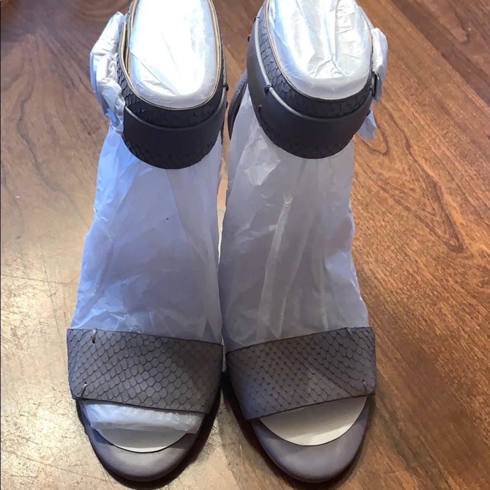 Brand NIP Nine West Gray 5.5 Wedges